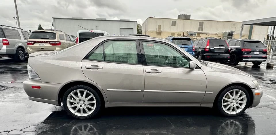 2003 Lexus IS 1st Gen - Image 3 of 15