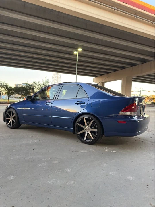 2003 Lexus IS 1st Gen - Image 5 of 10