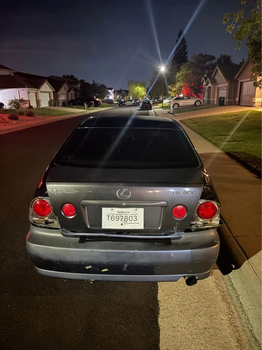 2003 Lexus IS 1st Gen - Image 2 of 4