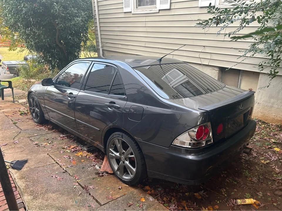 2003 Lexus IS 1st Gen - Image 2 of 3