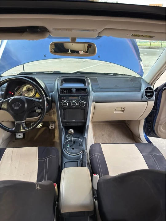 2003 Lexus IS 1st Gen - Image 9 of 10
