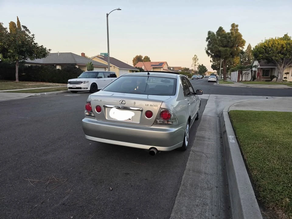 2003 Lexus IS 1st Gen - Image 5 of 10