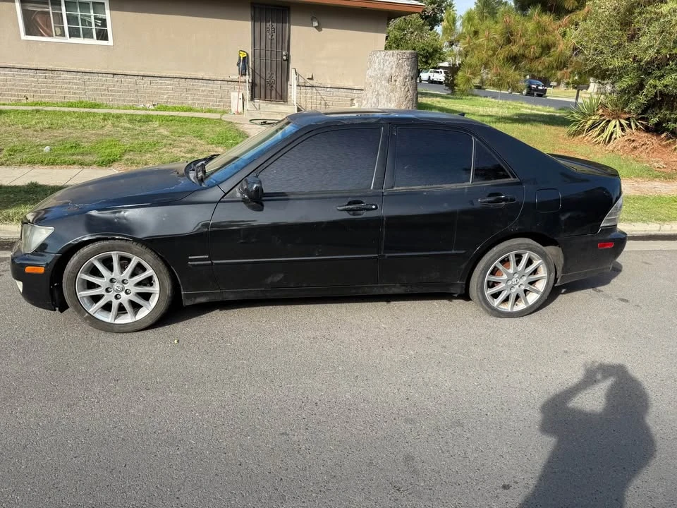 2003 Lexus IS 1st Gen - Image 2 of 4
