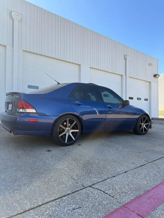 2003 Lexus IS 1st Gen - Image 2 of 9