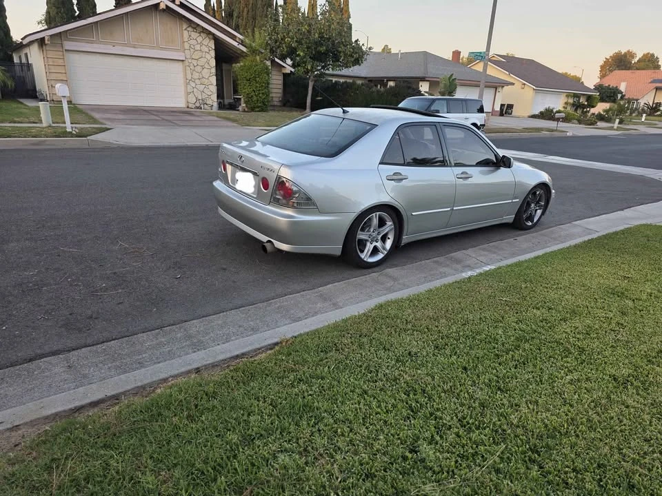 2003 Lexus IS 1st Gen - Image 4 of 10