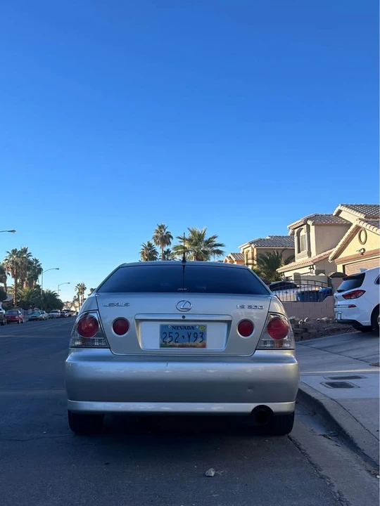 2003 Lexus IS 1st Gen - Image 6 of 12