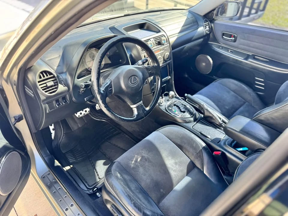 2003 Lexus IS 1st Gen - Image 10 of 11