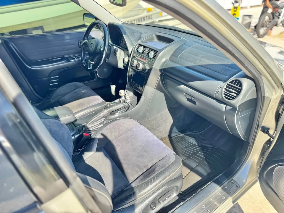 2003 Lexus IS 1st Gen - Image 8 of 11
