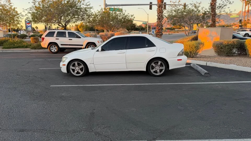 2003 Lexus IS 1st Gen - Image 2 of 8