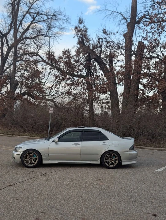 2003 Lexus IS 1st Gen - Image 5 of 9
