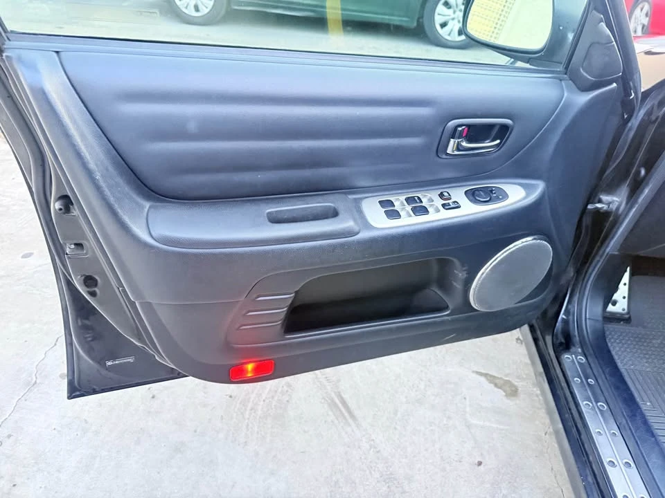 2003 Lexus IS 1st Gen - Image 10 of 17