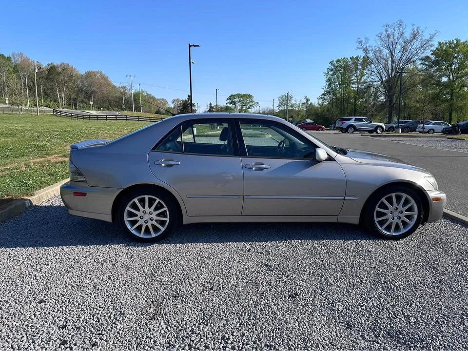 2003 Lexus IS 1st Gen - Image 9 of 19