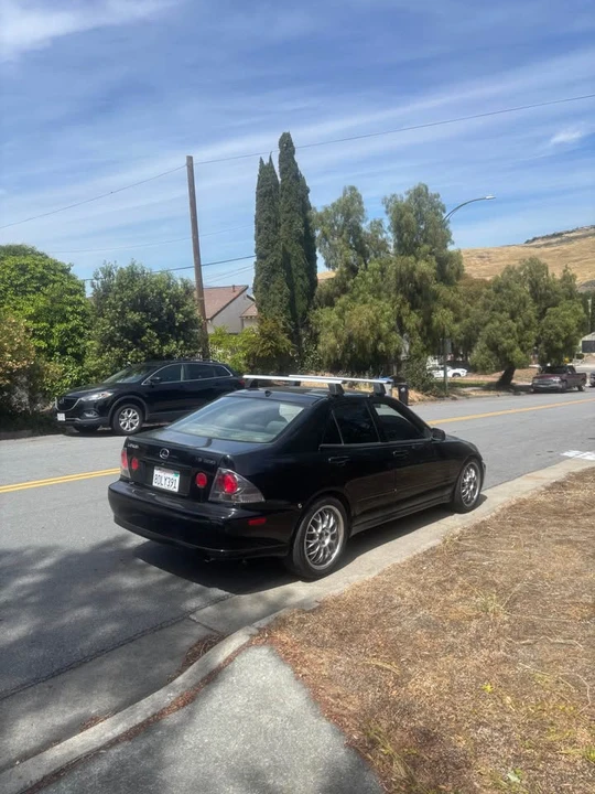 2003 Lexus IS 1st Gen - Image 3 of 4