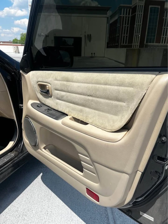 2003 Lexus IS 1st Gen - Image 16 of 17