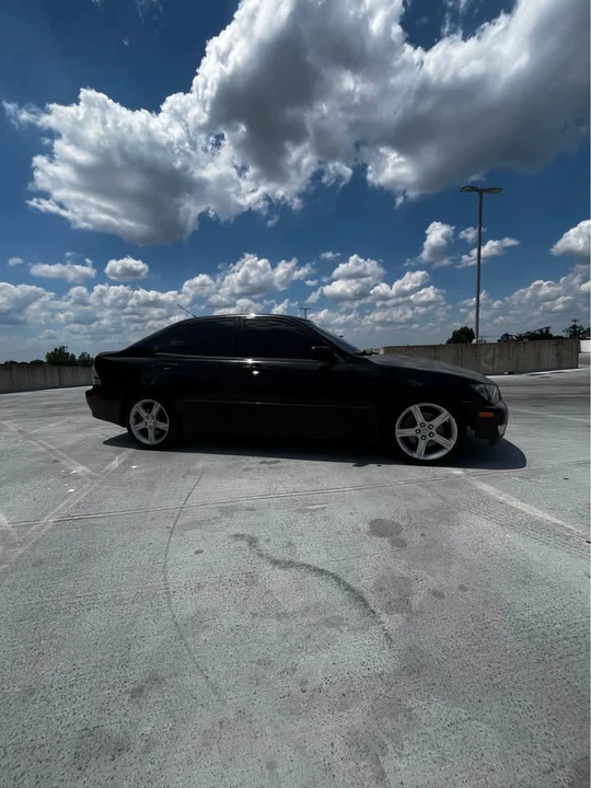 2003 Lexus IS 1st Gen - Image 4 of 17