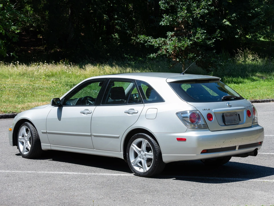 2003 Lexus IS 1st Gen - Image 10 of 31