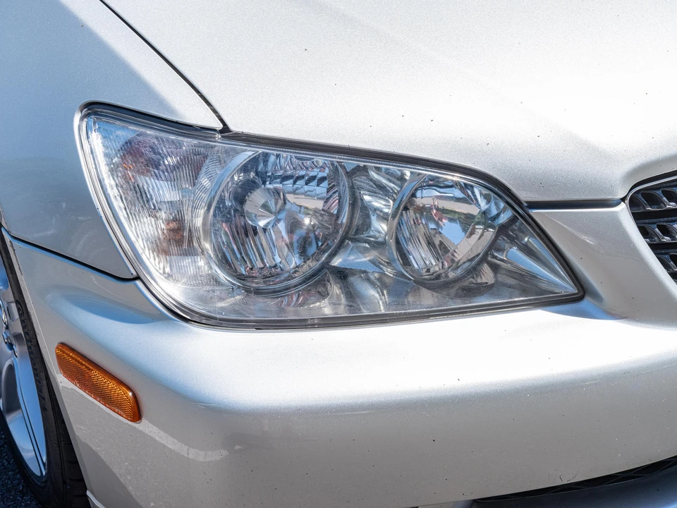 2003 Lexus IS 1st Gen - Image 15 of 31