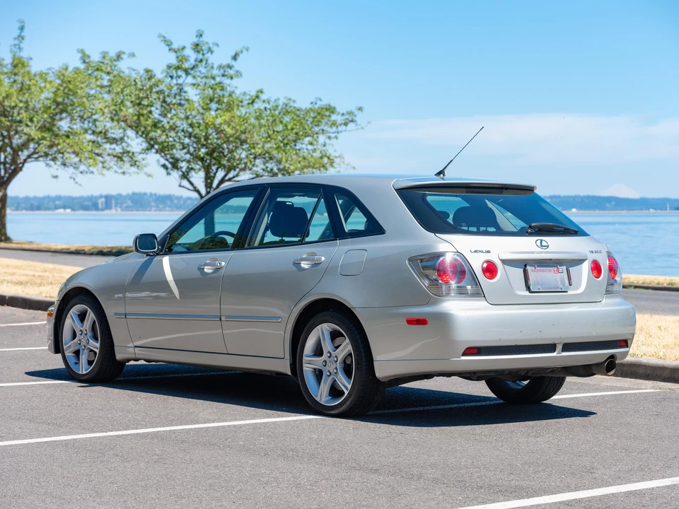 2003 Lexus IS 1st Gen - Image 11 of 31