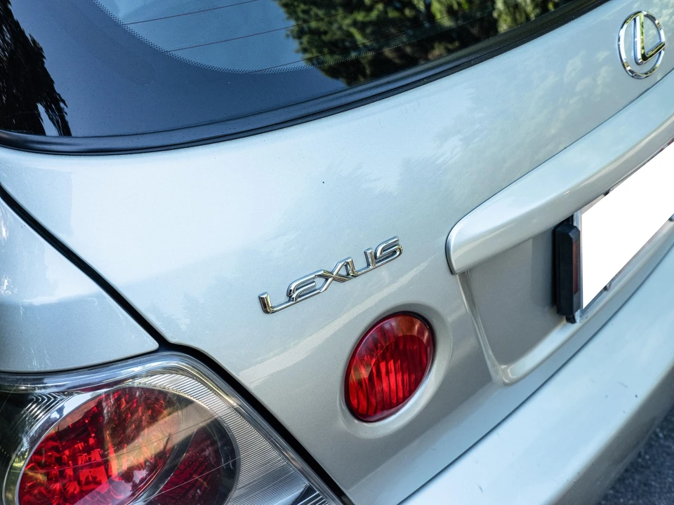 2003 Lexus IS 1st Gen - Image 28 of 31