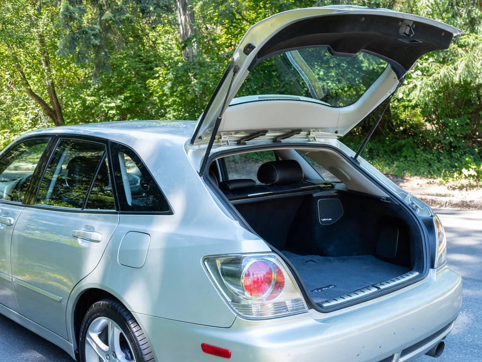 2003 Lexus IS 1st Gen - Image 27 of 31