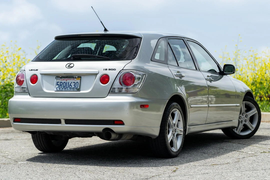 2003 Lexus IS 1st Gen - Image 4 of 31
