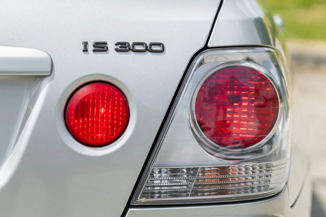 2003 Lexus IS 1st Gen - Image 23 of 31