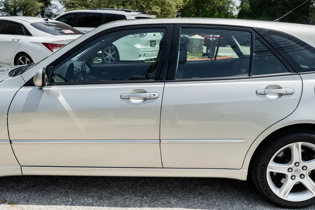 2003 Lexus IS 1st Gen - Image 15 of 31