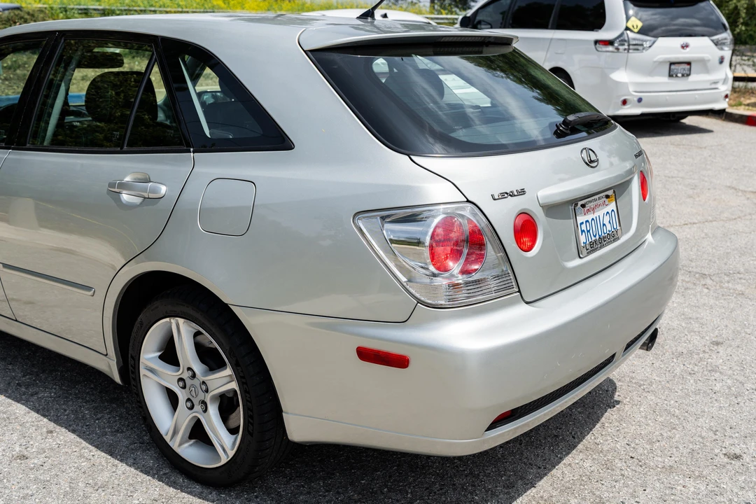 2003 Lexus IS 1st Gen - Image 17 of 31
