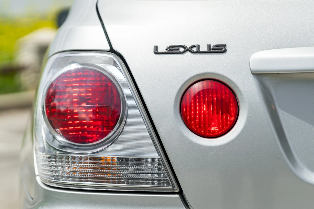 2003 Lexus IS 1st Gen - Image 18 of 31