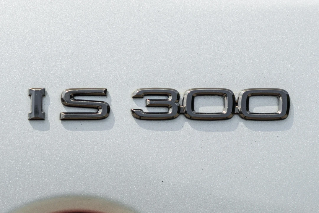 2003 Lexus IS 1st Gen - Image 21 of 31