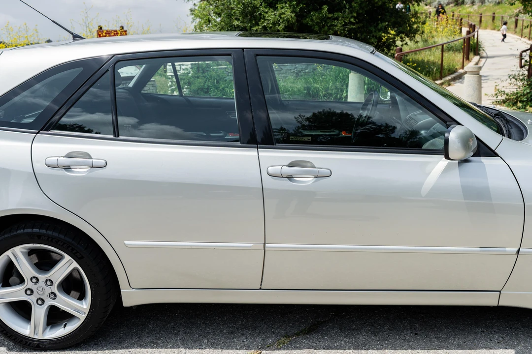 2003 Lexus IS 1st Gen - Image 27 of 31