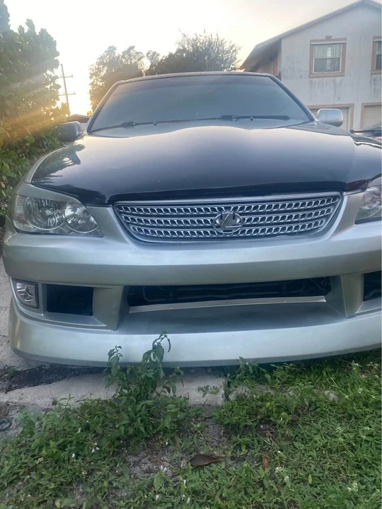 2003 Lexus IS 1st Gen - Image 2 of 9