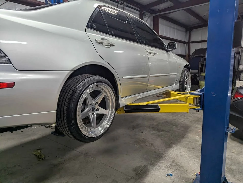 2003 Lexus IS 1st Gen - Image 11 of 14