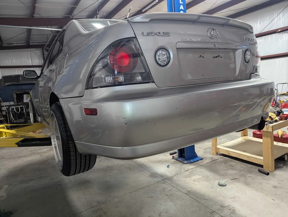 2003 Lexus IS 1st Gen - Image 10 of 14