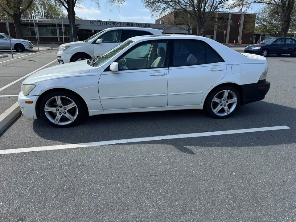 2003 Lexus IS 1st Gen - Image 6 of 10