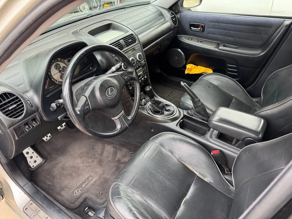 2003 Lexus IS 1st Gen - Image 6 of 8