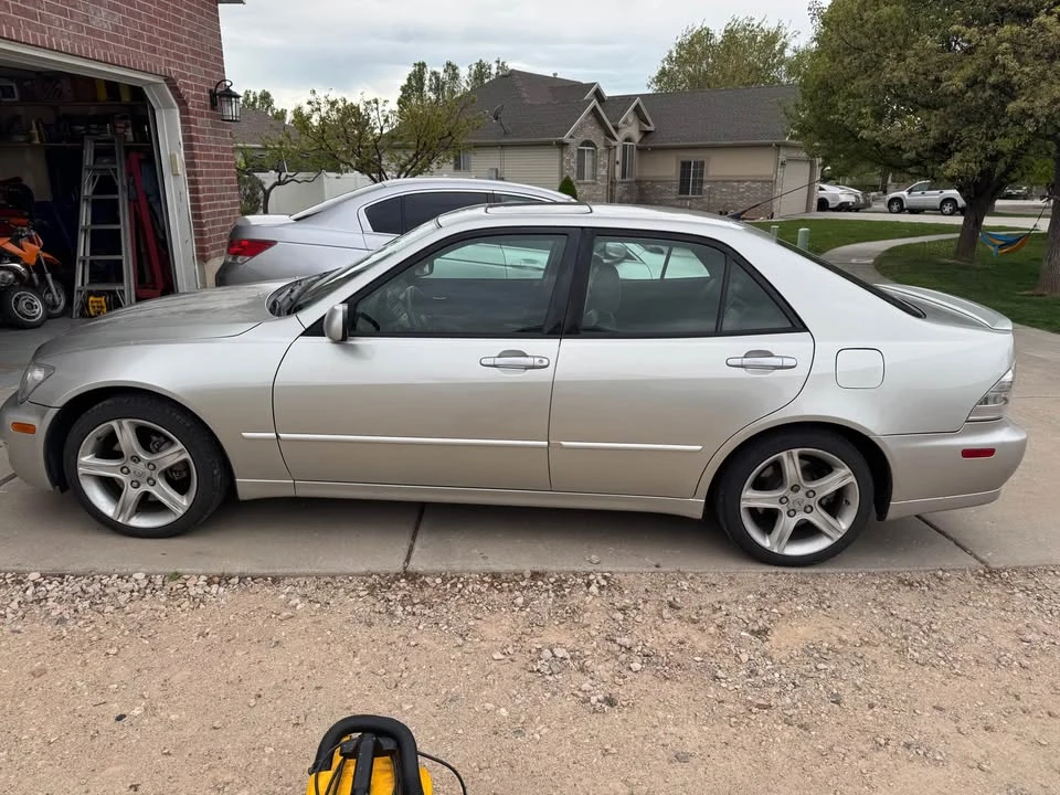 2003 Lexus IS 1st Gen - Image 2 of 8