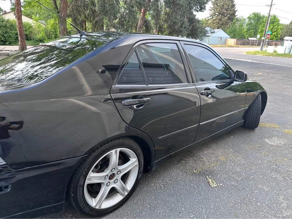 2003 Lexus IS 1st Gen - Image 13 of 21