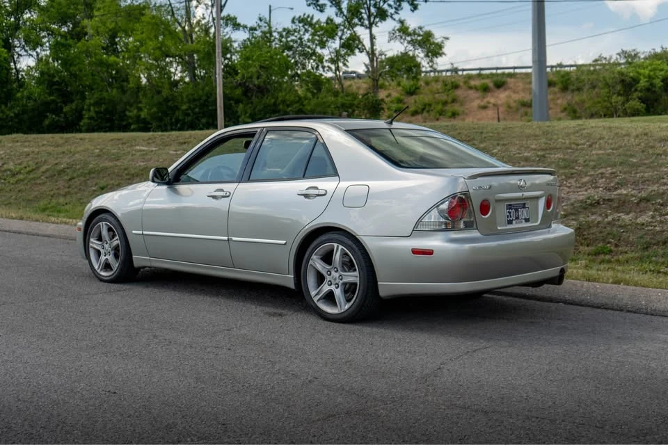 2003 Lexus IS 1st Gen - Image 4 of 15