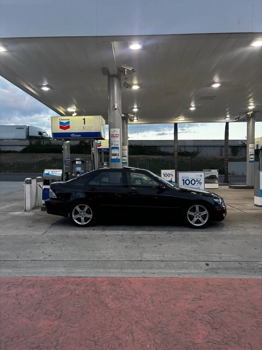 2003 Lexus IS 1st Gen - Image 2 of 7