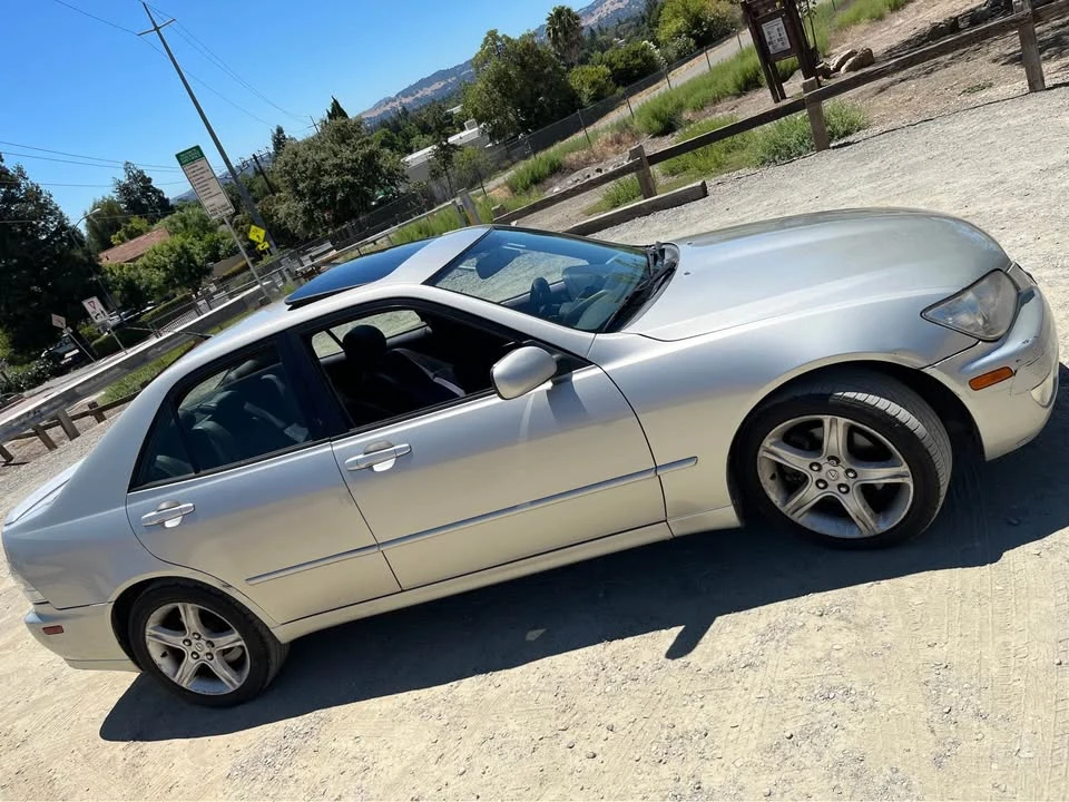 2003 Lexus IS 1st Gen - Image 2 of 4