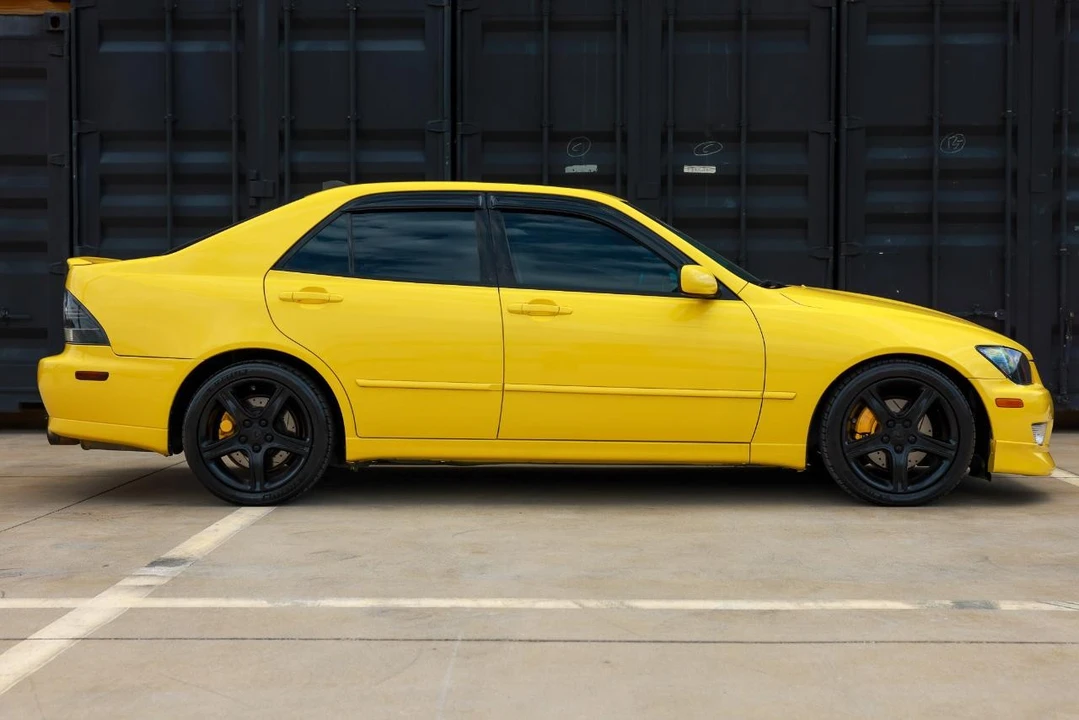2003 Lexus IS 1st Gen - Image 13 of 31