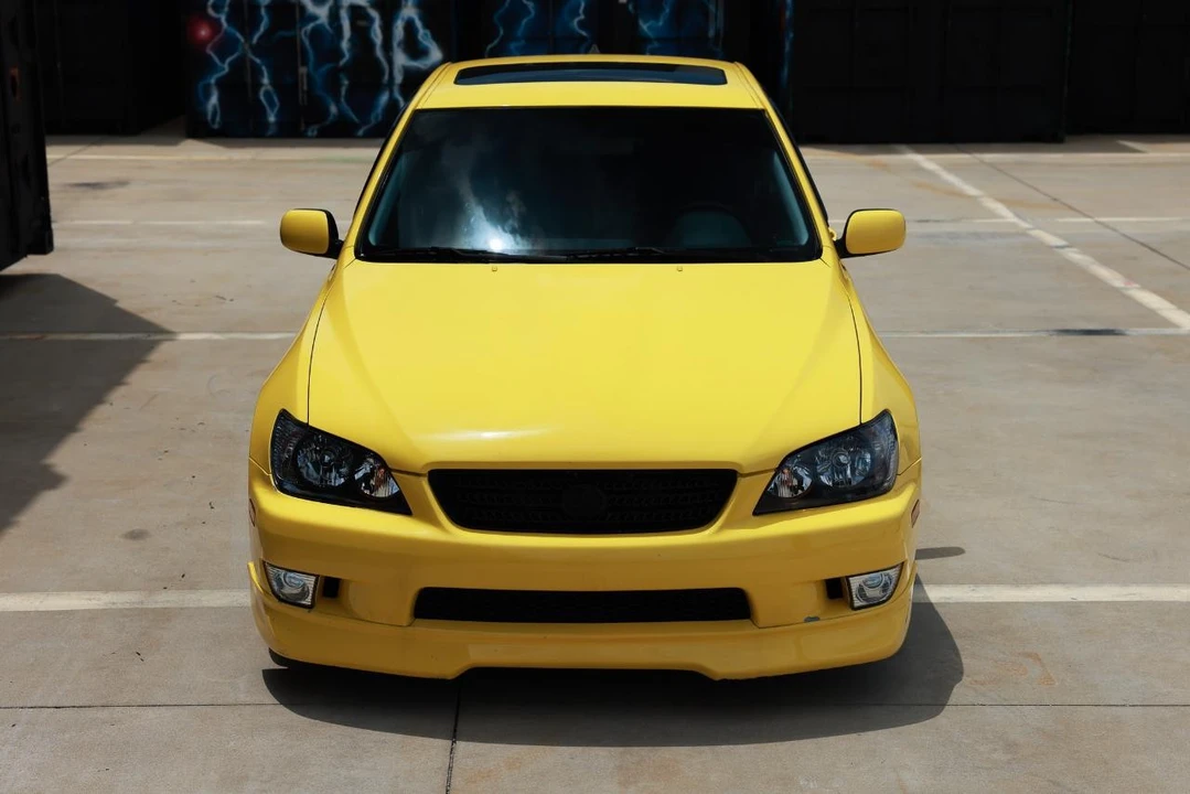 2003 Lexus IS 1st Gen - Image 19 of 31