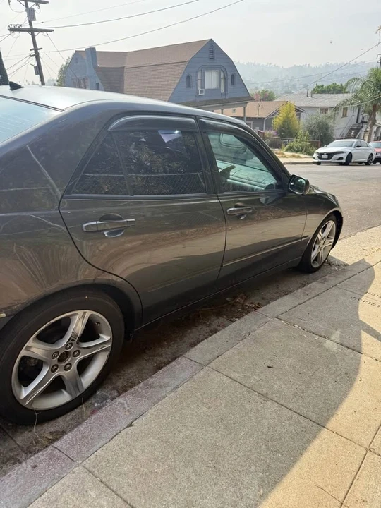 2003 Lexus IS 1st Gen - Image 4 of 7