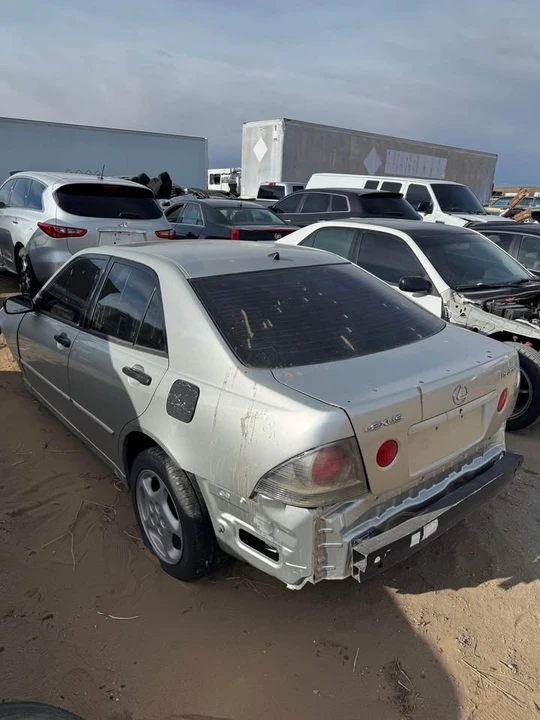 2003 Lexus IS 1st Gen - Image 2 of 4