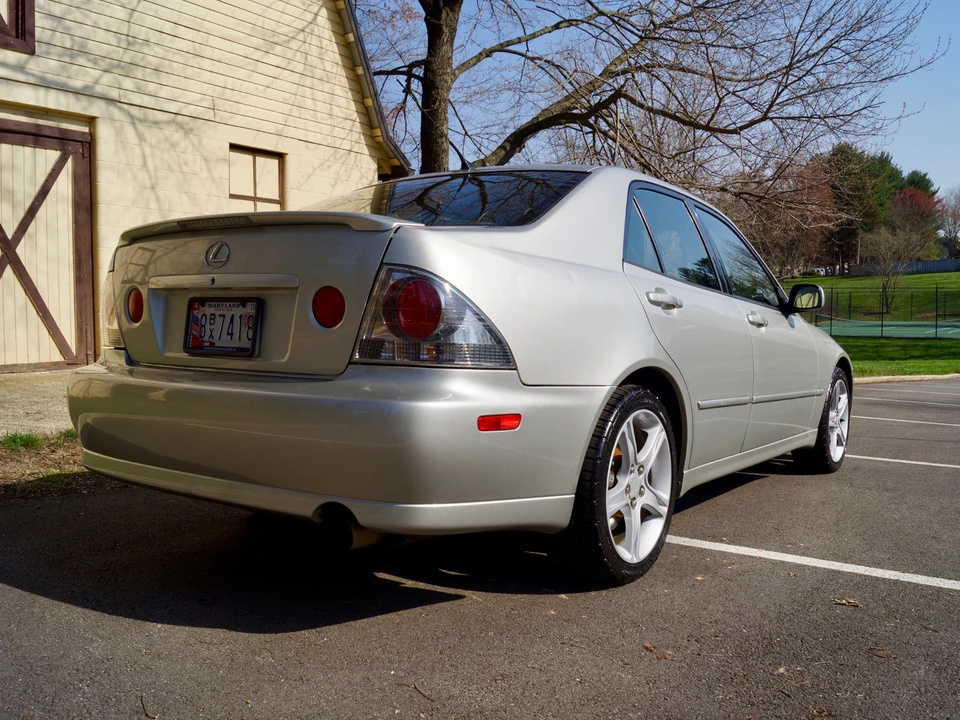 2003 Lexus IS 1st Gen - Image 12 of 31