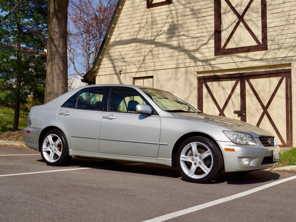 2003 Lexus IS 1st Gen - Image 14 of 31