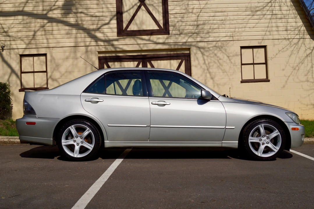 2003 Lexus IS 1st Gen - Image 13 of 31