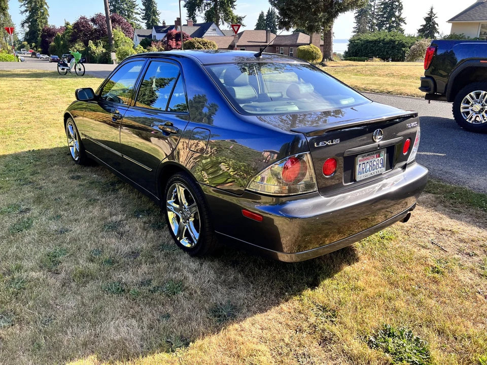 2003 Lexus IS 1st Gen - Image 15 of 31