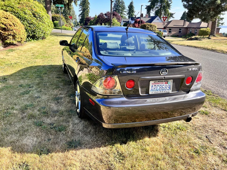 2003 Lexus IS 1st Gen - Image 16 of 31